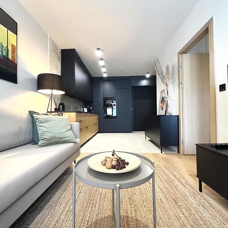 Wyszynskiego Apartment - Self Check-In 20H - Parking &Lift Wrocław Exteriör bild