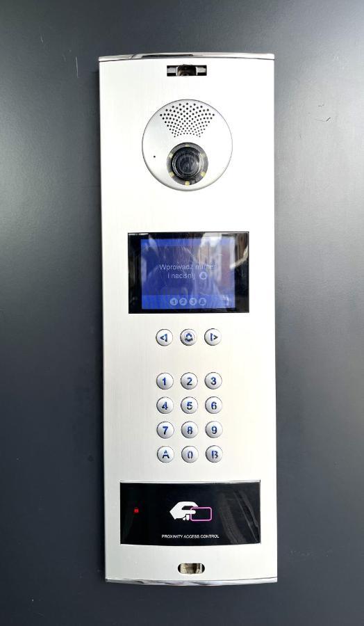 Wyszynskiego Apartment - Self Check-In 20H - Parking &Lift Wrocław Exteriör bild